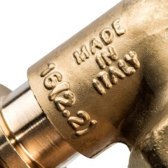 Угольник переходник Италия SFA-0006-001634 с внутренней резьбой 16xG 3/4